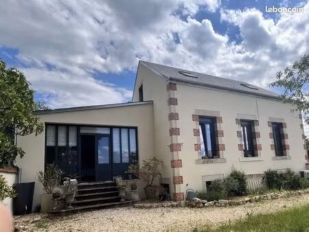 maison 4 pièces 159 m² entièrement rénovée avec jardin et garage