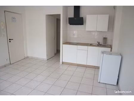 appartement t2 en centre-ville de rostrenen proche des lycées