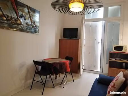 studio dans résidence à 150 m de la plage