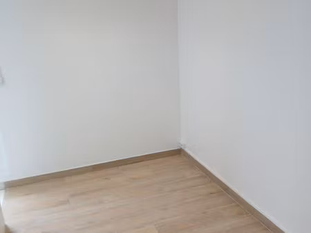 ? studio rénové + grand balcon 7 m² – tram au pied – 15 min paris gare du nord
