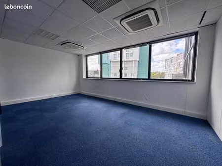 bureau 817 m²