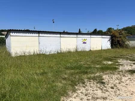 parking/box 192 m² montbard