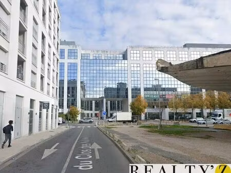 local commercial 99 m²