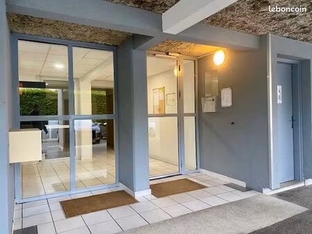 montelimar t2 lumineux -45 m²- petite terrasse- parking- résidence sécurisée