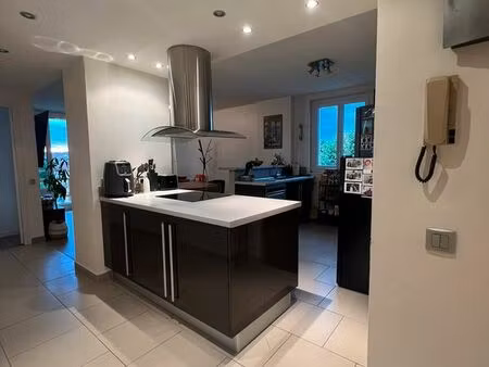appartement t4 de 74 m² avec balcon et cave