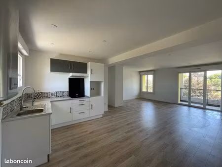 t3 lumineux de 61 m² – dernier étage – proche gare et centre-ville d’angoulême