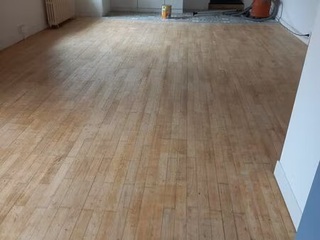 logement 80 m² réparti sur deux niveaux - centre vergt - dispo 24.07