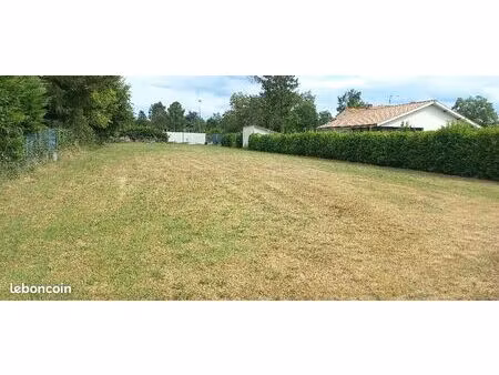terrain 1 368 m² menesplet