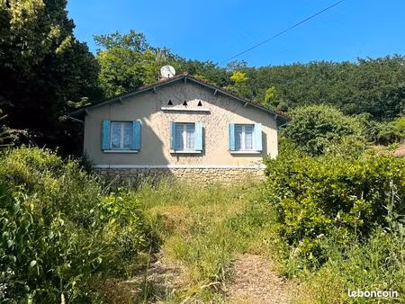 vend maison des années 1950 sur une parcelle de 1450m2  très bonne opportunité dans un sec