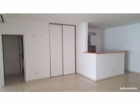 location t2 53m2 la providence