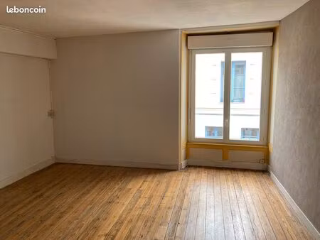 maison à vendre centre le lude comprenant un local commercial et un appartement