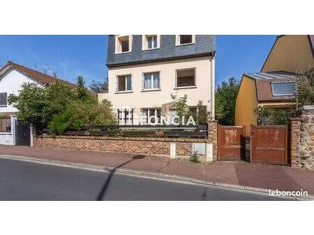 maison familiale entre la coulée vetre et la mairie