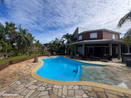 propriété 5 pièces 140 m²
