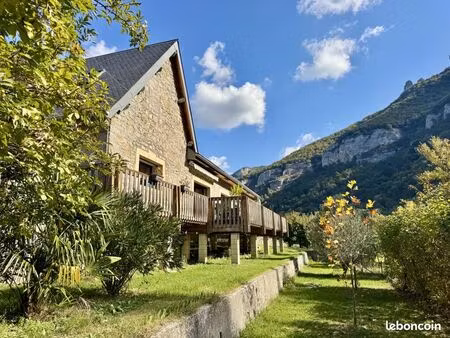 maison 7 pièces 220 m²