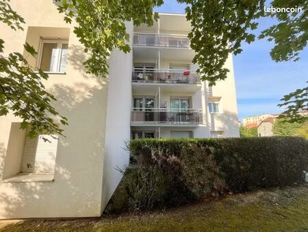 studio 1 pièce 28 m²