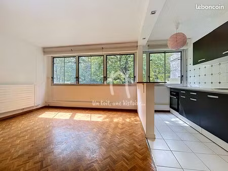studio 1 pièce 30 m²