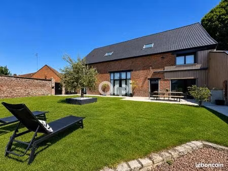 maison 5 pièces 323 m²