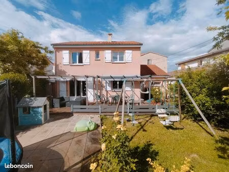 maison 4 chambres avec jardin au coeur de saint beauzire