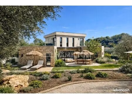 propriété 5 pièces 160 m²