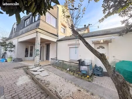 maison 8 pièces 190 m²