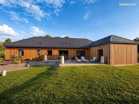 maison 7 pièces 199 m²