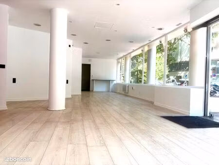 a louer local commercial - grande vitrine / angle de rue issy les moulineaux