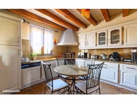 maison 6 pièces (4 chambres)133 m2