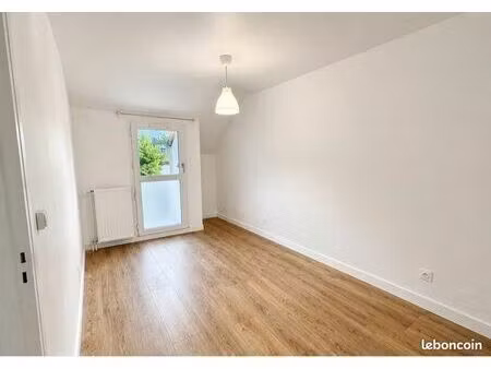 t1 avec balcon à louer