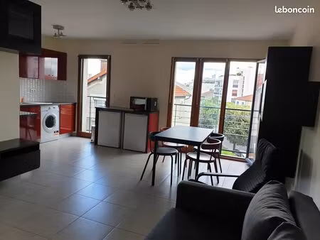 location grand studio meublé 33 m² avec cave et parking