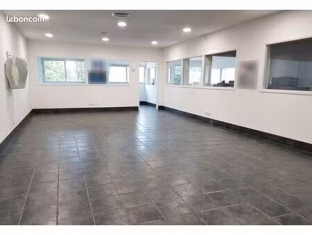 local 100 m² en etage – bureaux / activité – accès indépendant