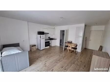 begles : appartement t1 meublé 30 5 m² + loggia 5 5 m² au rdc