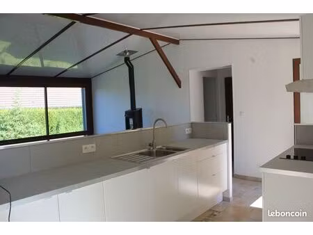 charmant f3 de 63 m2 à bourg-achard centre