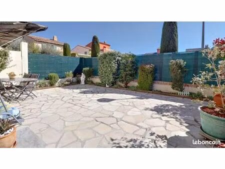 maison avec garage électrifié de 3 pièces