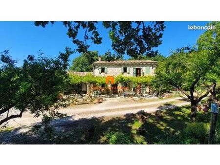 propriété 6 pièces 170 m²
