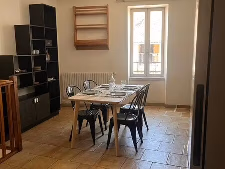 ? maison de village meublée – 2 chambres – centre de sérignan-du-comtat