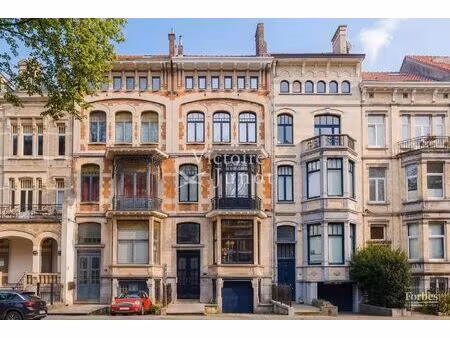 appartement à louer avec garage et terrasse   uccle (vbe30243)