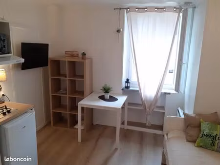 très joli studio meublé proche université