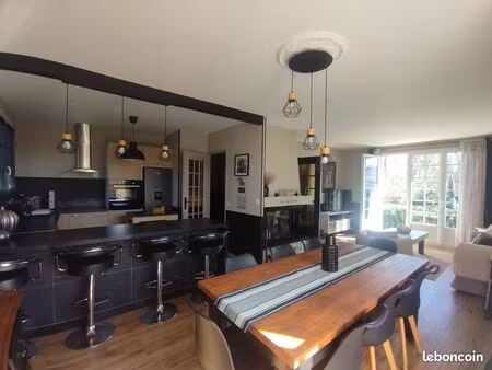 maison 6 pieces avec jardin piscine en bois