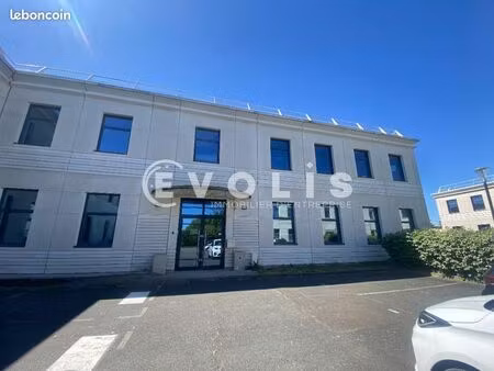 bureaux 616 m²