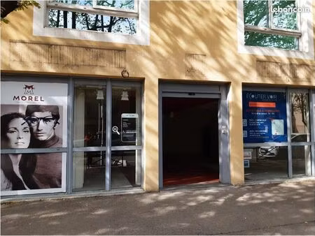 commerce 130 m²