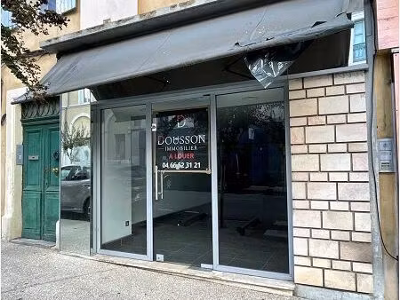 commerce 26 m²