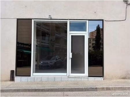 commerce 42 m²