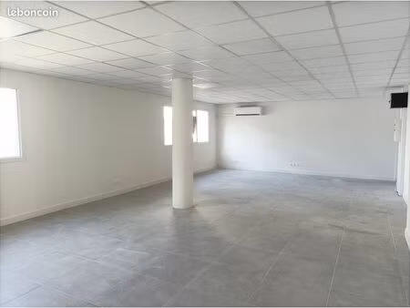commerce 63 m²