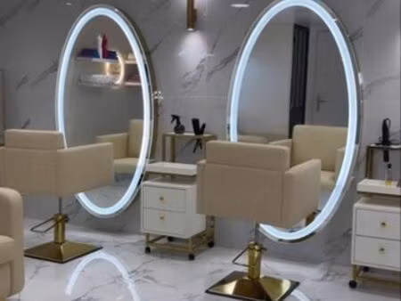 superbe salon de coiffure equipe proche caremeau