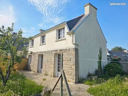 plonéour-lanvern – grande maison de 113 m² avec jardin