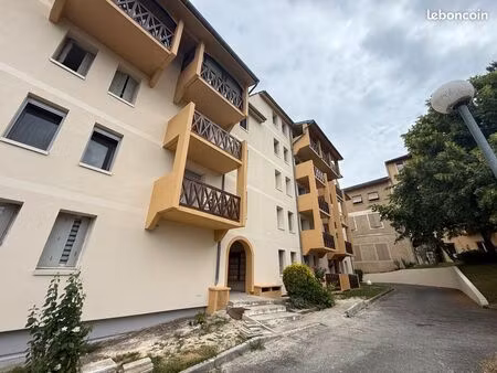 appartement t3 de 84 m2 auch