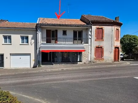 t2 avec balcon à proximité des arènes de cazaubon
