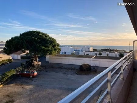 à louer à l’année boucanet – appartement meublé 55 m² avec balcon vue mer + parking privat