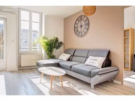 joli t4 de 75m2 avec 3 chambres et 1 balcon  très lumineux et stationnement facile