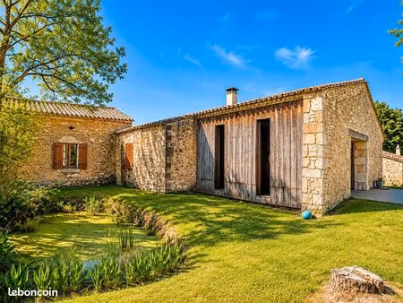 propriété 4 pièces 196 m²